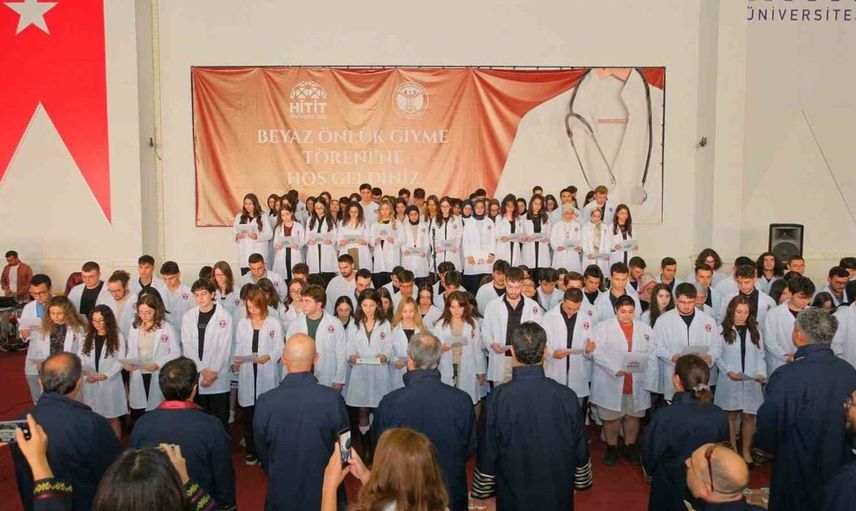 Hitit Üniversitesi'nde beyaz önlük giymenin anlamı: Hekimlik andı okundu
