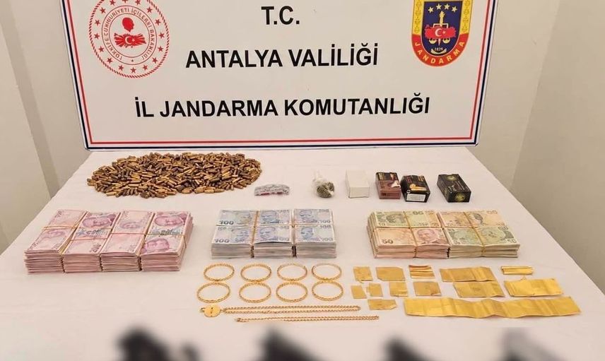 Kepez'de jandarmadan uyuşturucu ve silah baskını: Üç kişi gözaltına alındı