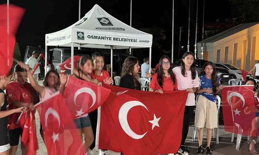 Osmaniye'de filenin sultanları'nın zaferi coşkuyla kutlandı