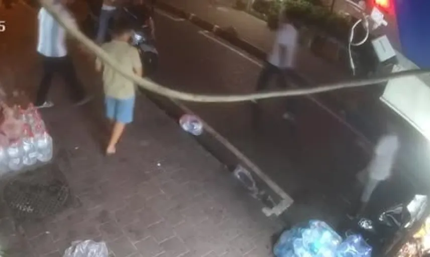Fatih'te bıçaklı kavgada yaralanan kız kardeş hastaneye kaldırıldı