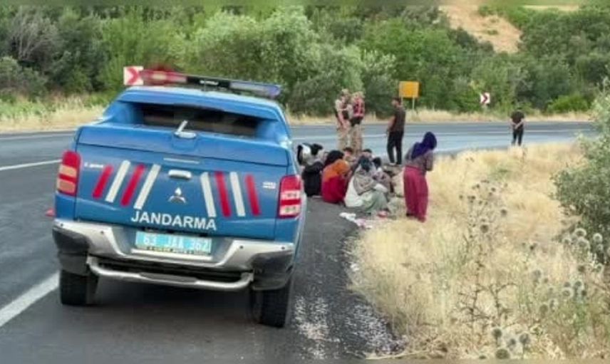Siverek'te işçi minibüsü şarampole düştü: 4 yaralı