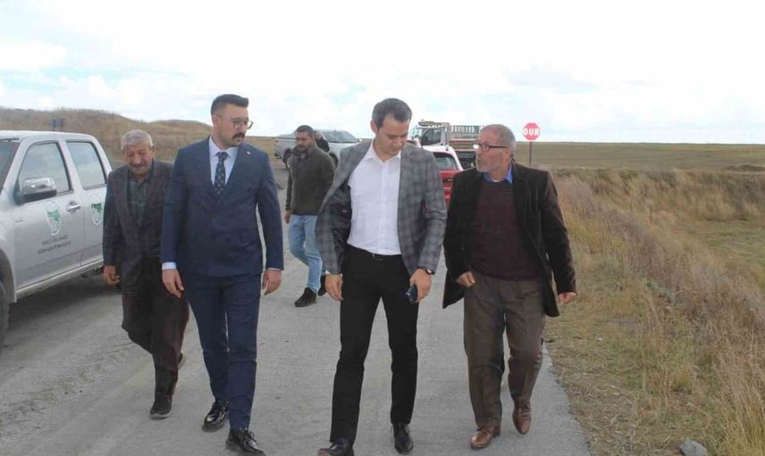 Köy yollarında iyileştirme için beton çalışmalarına yerinde inceleme