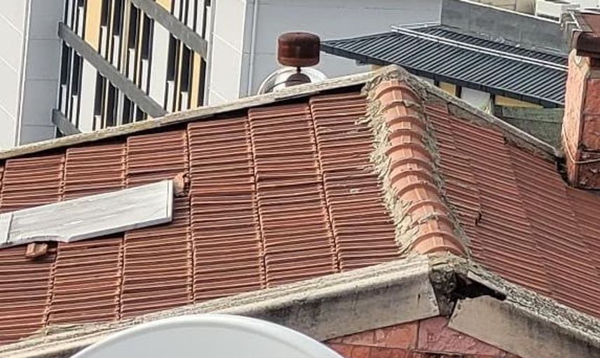 Zonguldak'ta fırtına KYK yurtlarının çatısını uçurdu