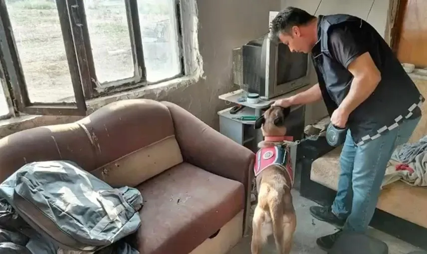 Uyuşturucu madde Türk bayrağıyla kamufle edildi, jandarma operasyon düzenledi