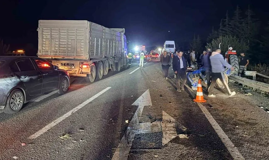 Kütahya'da zincirleme kaza: Trafik kazasında 7 kişi yaralandı