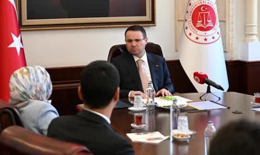 Bakan Gürlek, Yazıcıoğlu ailesine nezaket ziyaretinde bulundu
