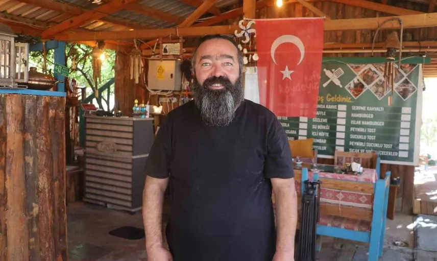 Köyde yeni bir yaşam alanı: Emekli memur kafeye dönüştürdü
