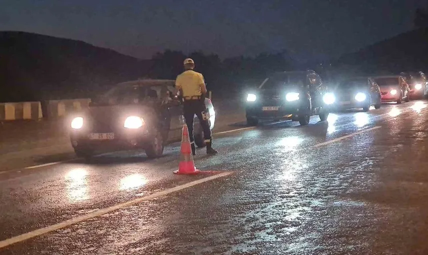Çaycuma'da trafik ekiplerinden gece denetimiyle güvenli sürüş çağrısı