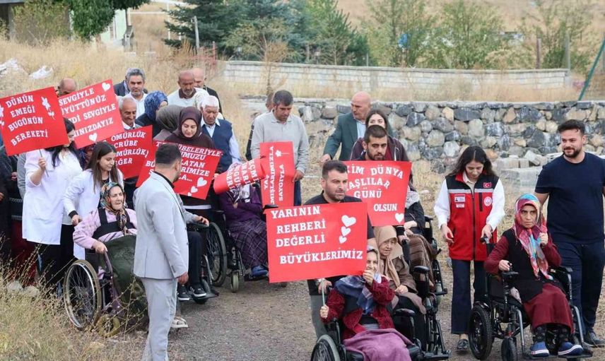 Erzurum'da dünya yaşlılar günü etkinlikleriyle kuşaklar buluştu