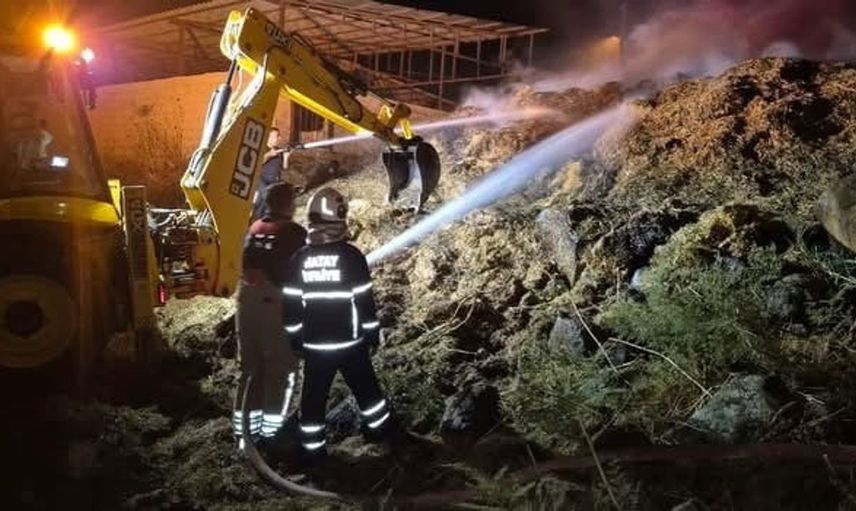 Kırıkhan'da samanlık yangını hızlıca söndürüldü