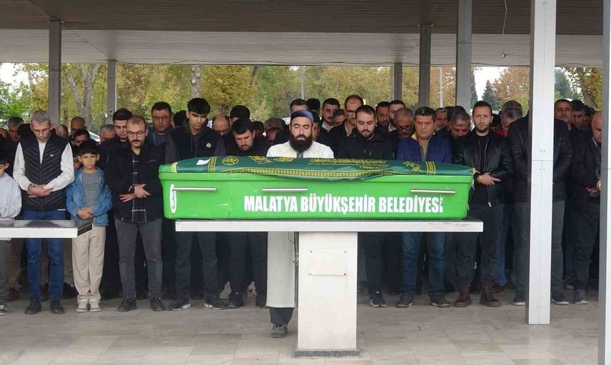 Amasya'daki kazada yaşamını yitiren adliye çalışanı Malatya’da son yolculuğuna uğurlandı