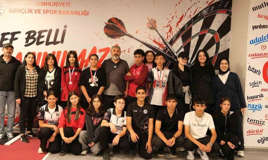 Erzincan'da amatör spor haftası çerçevesinde dart heyecanı başladı