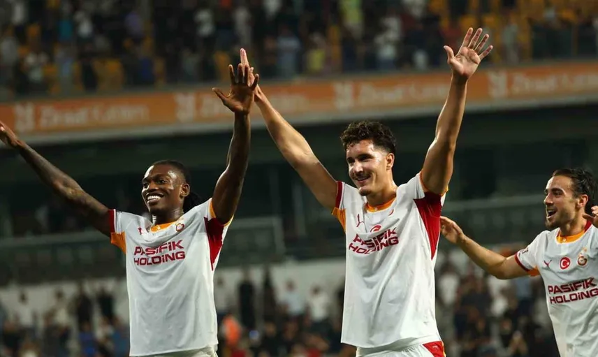 Galatasaraylı yeni transferlerden taraftara sevgi dolu jest: üçlü fotoğraf çektirdiler