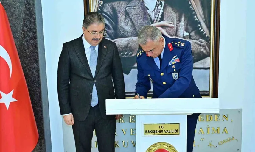 Hava korgeneral erdoğan gür, vali erdinç yılmaz’ı makamında ziyaret etti
