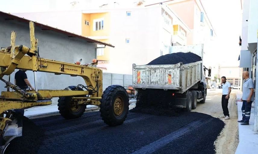 Alaca'da sıcak asfalt çalışmaları hızla sürüyor