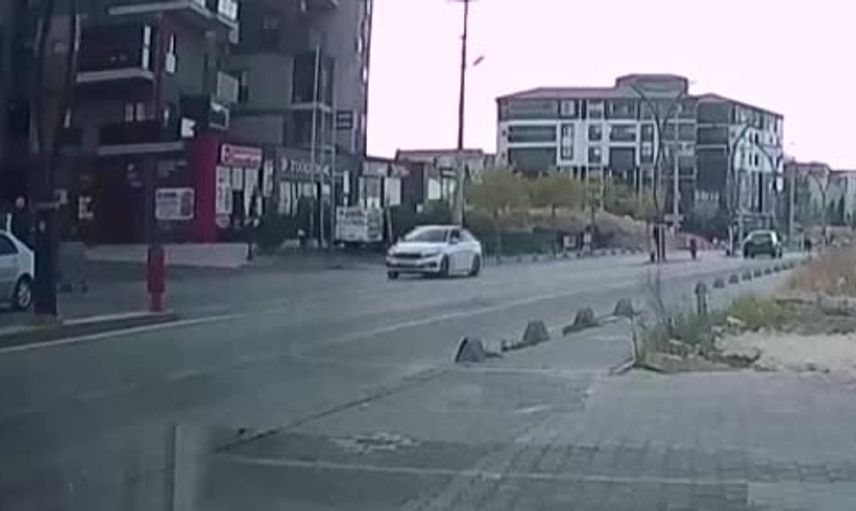 Keşan'da motosiklet ve otomobil çarpıştı, 2 kişi yaralandı
