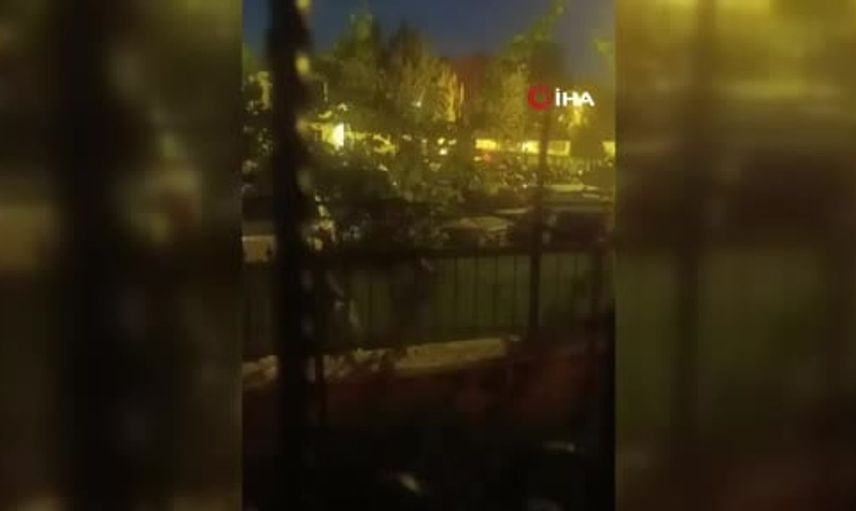 Sincan'da gece yarısı otoparkta ilginç olay: Kimliği belirsiz şahıs araçların üzerinde zıpladı