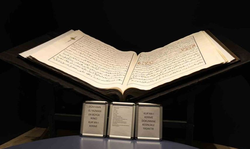 Kırşehir'de kutsal emanetler sergisi, yoğun ziyaretçi akını ile karşılandı
