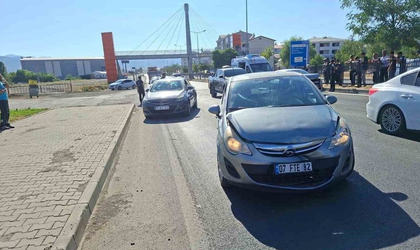 Bingöl’de zincirleme trafik kazasında 5 kişi yaralandı