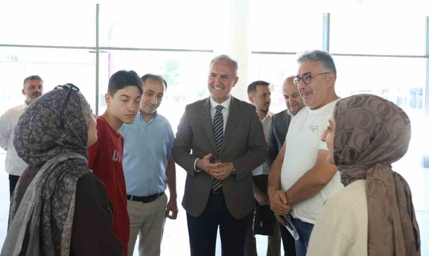 İnegöl Belediyesi üniversite tercih sürecinde öğrencilere destek sunuyor