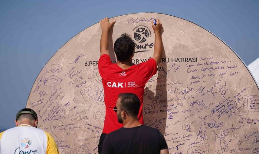Yeniköy Sahili'nde gökyüzü şöleni: 25 bin kişi meteor yağmurunu izledi