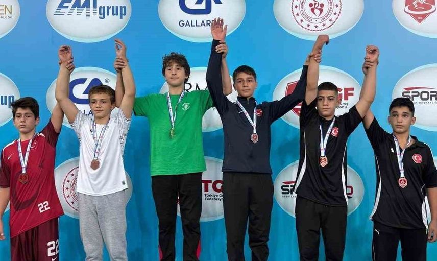 Ahmet Savaş Türkiye 3’üncüsü, Ahmet Efe Aykol Türkiye 5’incisi oldu