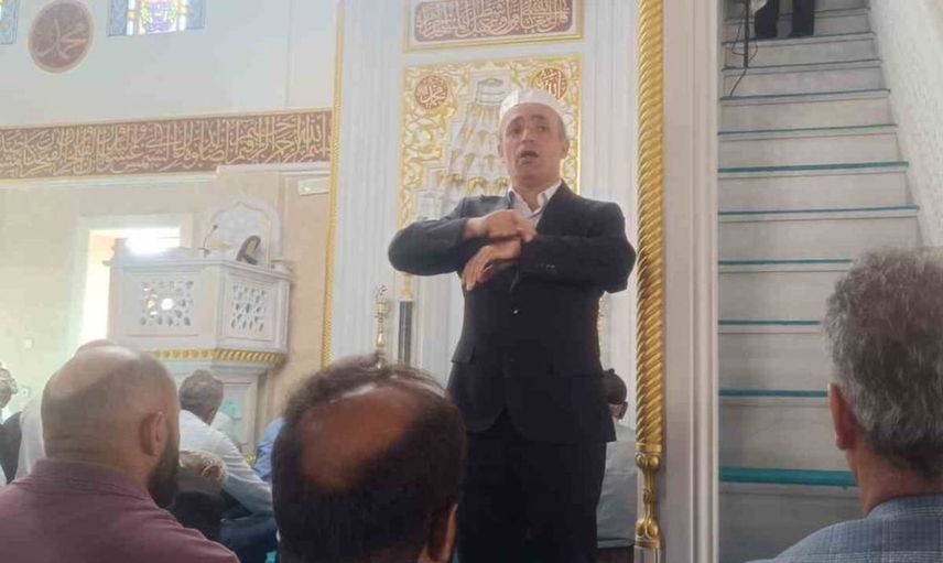 Hakkâri'de işitme engellilere özel cuma hutbesi uygulaması