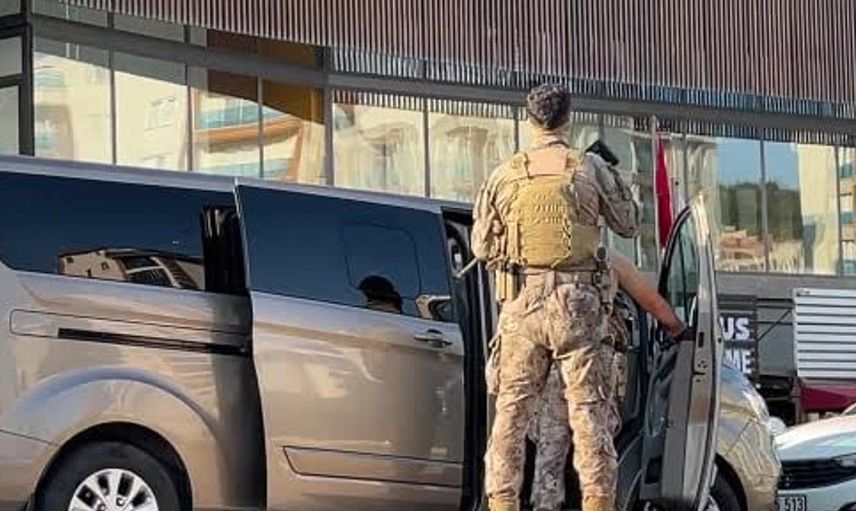 Kocaeli’de kaçmaya çalışan şüpheli, merdivenlerden düşerek yakalandı