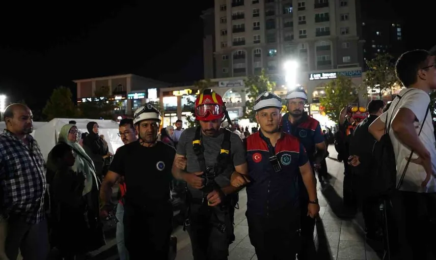 Başakşehir'de deprem tatbikatı: 27 yılda unutulmayan acılar için hazırlık yapıldı