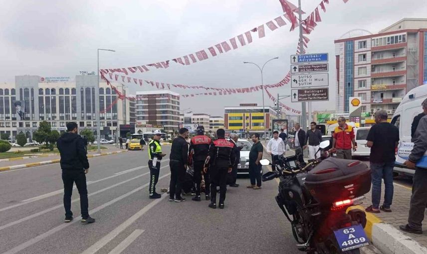 Şanlıurfa'da yolun karşısına geçmeye çalışan çocuğa otomobil çarptı