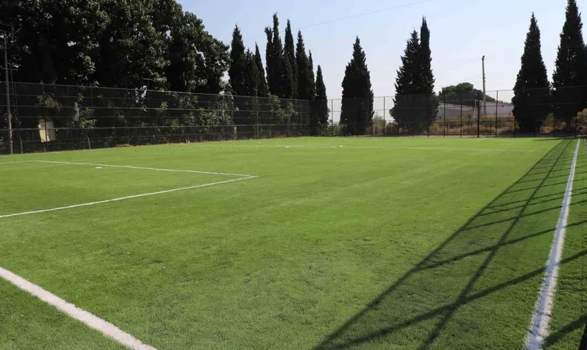 Avşar Mahallesi'nde halı sahalar modernize ediliyor