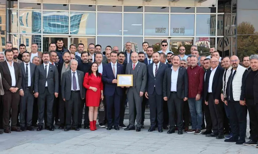 Kayseri ticaret odasında yeni dönem: Ömer Gülsoy mazbatasını aldı