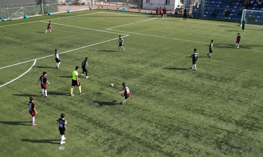 Minik sporcuların zaferi: kupa sevinci dolu futbol şenliği