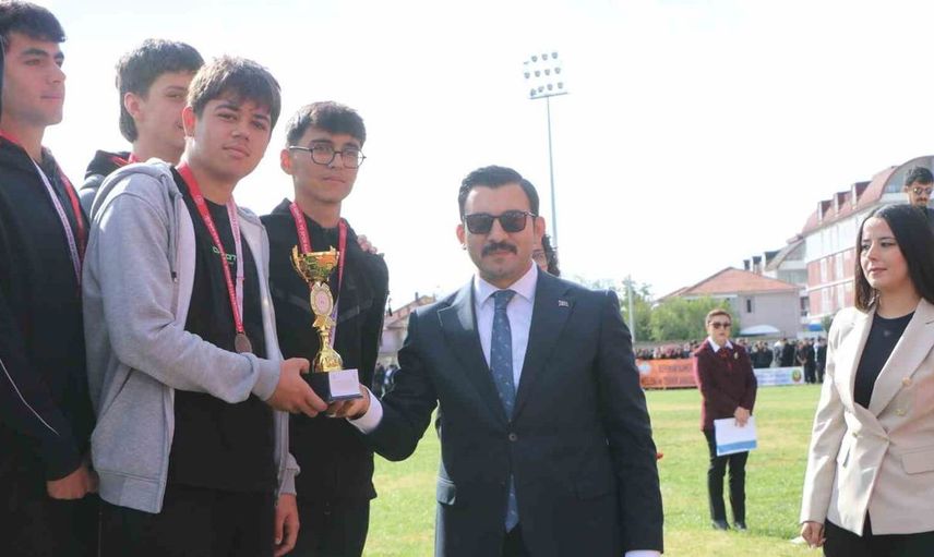 Cumhuriyet Bayramı coşkusu çivril'de yeniden yaşandı