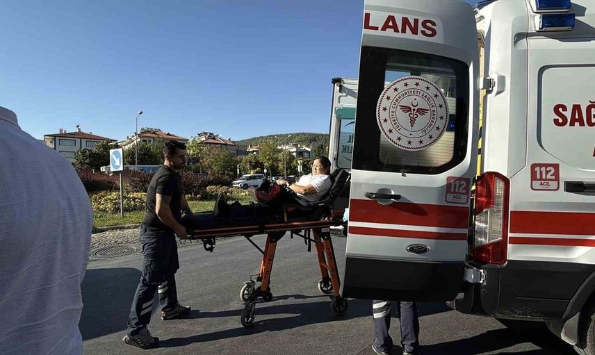 Muğla'da otobüsle elektrikli bisiklet çarpıştı: Kadın sürücü hastaneye kaldırıldı