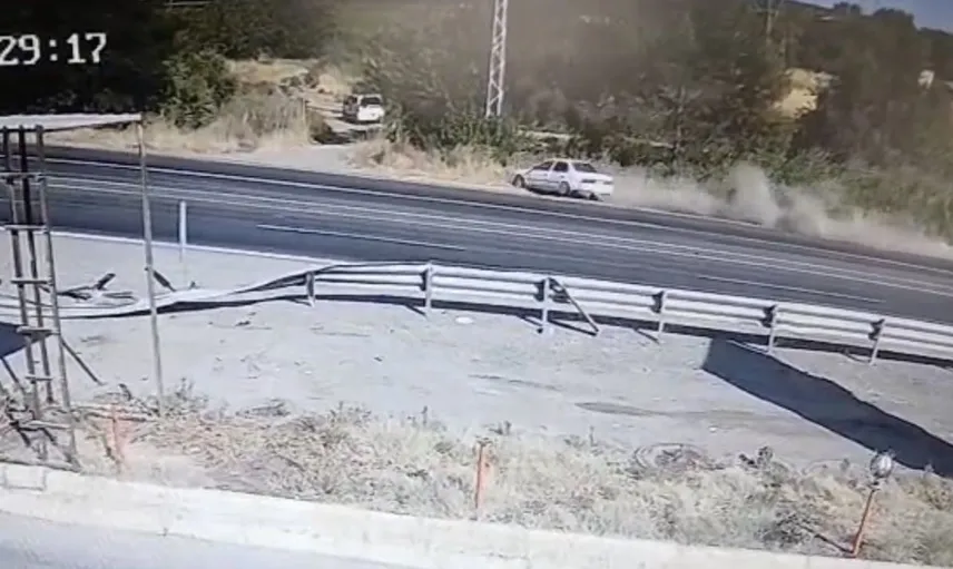 Adıyaman'da otomobilin devrilmesi sonucu iki kişi yaralandı