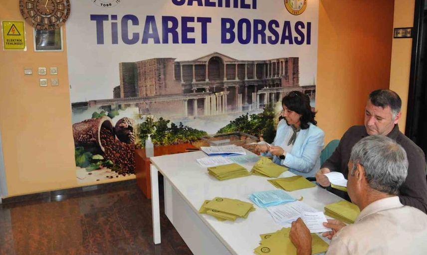 Salihli Ticaret Borsası başkanlık seçiminde Yetiş Aksoy güven tazeledi