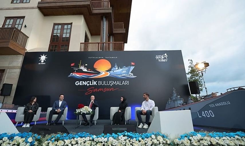 Cumhurbaşkanı Erdoğan, gençlerle buluşmak için Petek Genç'i ziyaret etti
