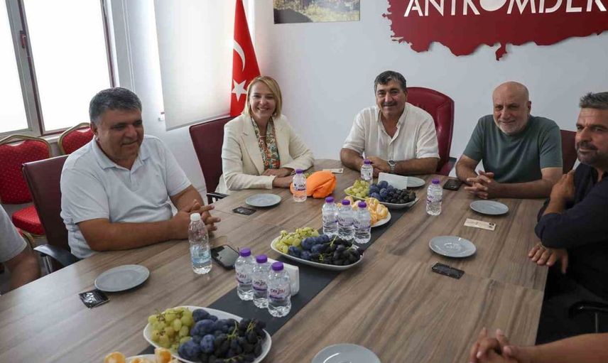 Tarımda yeni dönüşüm hedefi: Öz, hal esnafıyla bir araya geldi