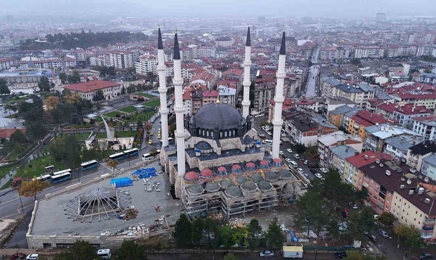 Sivas’ın yeni simgesi Merkez Camii’nde ilk ezan heyecanı