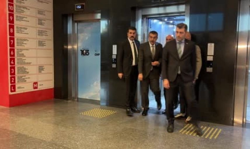 Bakan Tekin, Kılıçdaroğlu’nu düğün davetinde buluştu