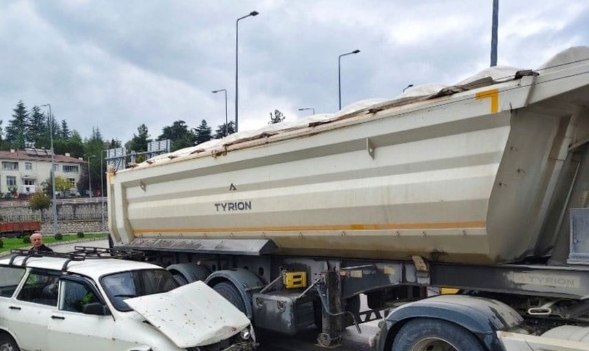 Karabük'te trafik kazası: kırmızı ışık ihlali iki yaralıyla sonuçlandı