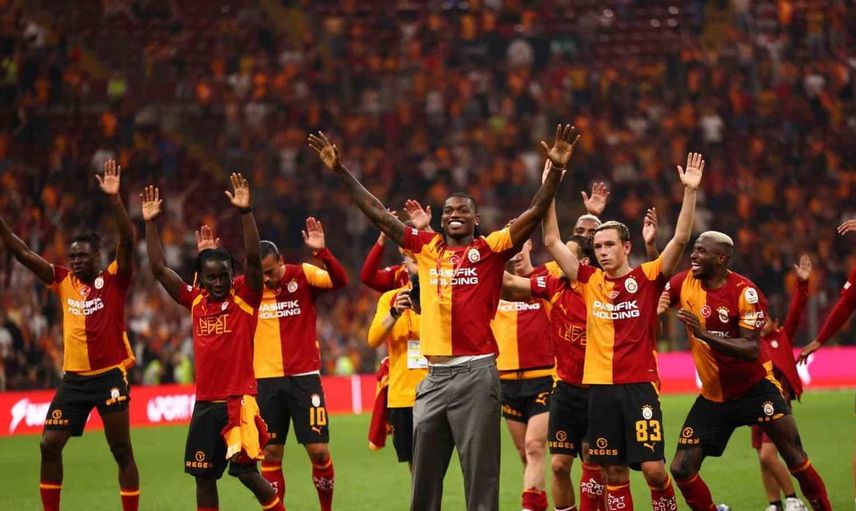 Galatasaray'da yeni transferlerden büyük kutlama: Rafael Leao ve Aleksey Batrakov bir araya geldi