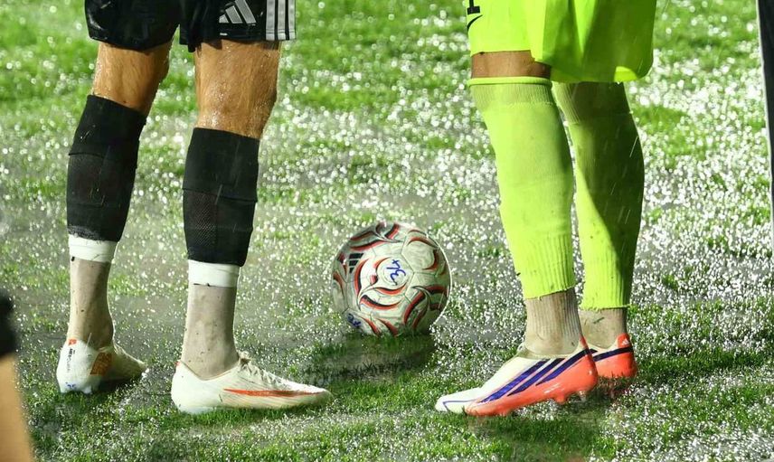 Yoğun yağmur Ümraniyespor - Boluspor maçına ara verdirdi