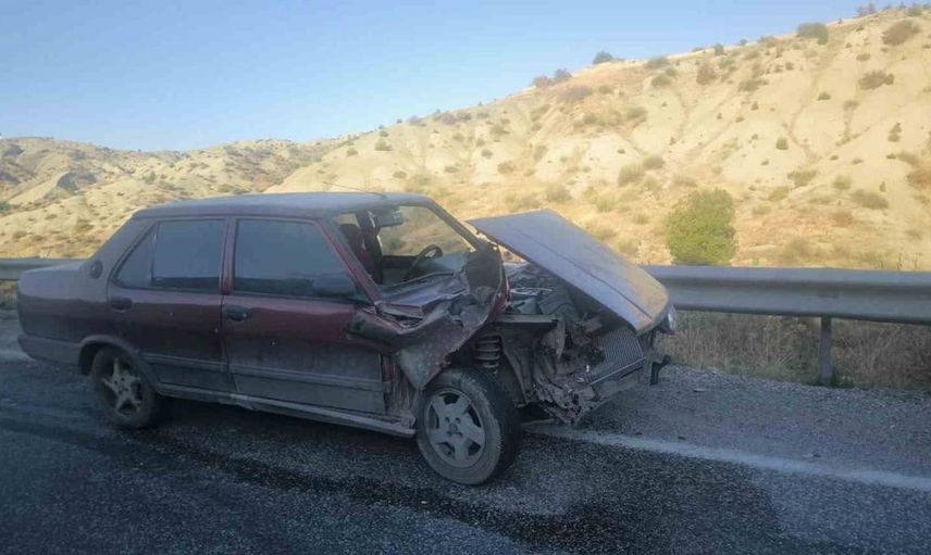 Besni'de otomobil kazası: 1 kişi hastaneye kaldırıldı