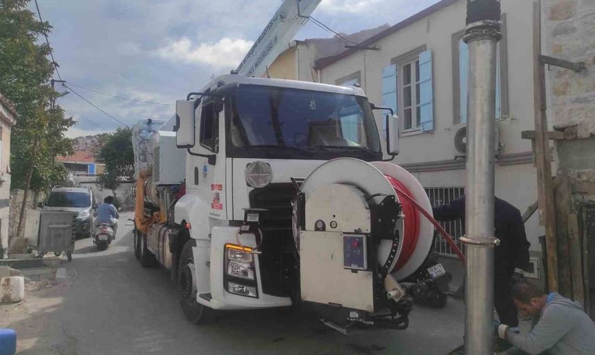 Ayvalık'ta BASKİ'nin yeni kanal açma araçları hizmete girdi