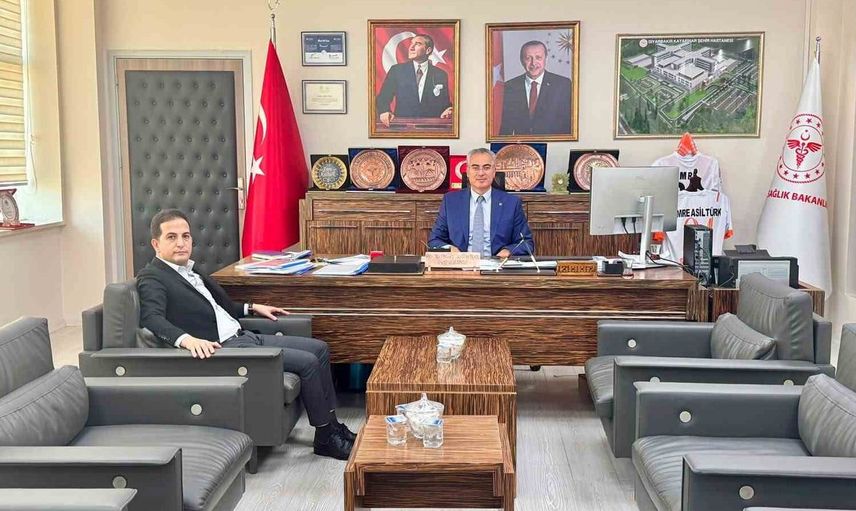Mehmet Aküzüm, sağlık çalışanlarının sorunlarını sağlık müdürüne iletti