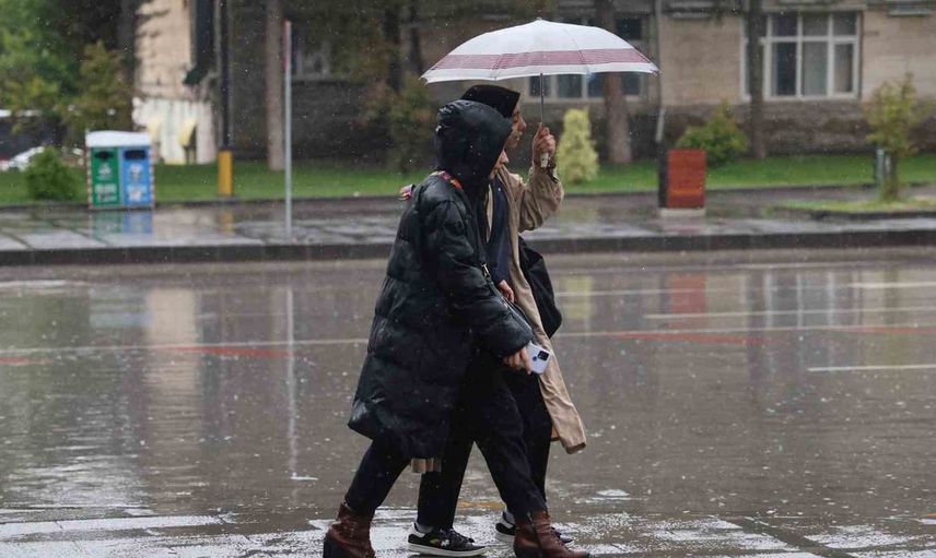 Elazığ'da sağanak yağış alarmı: Vatandaşlar hazırlıksız yakalandı