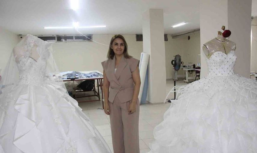 Gelinlik tasarımında dönüşüm: Şırnaklı girişimci kadın atıkları sanata dönüştürüyor