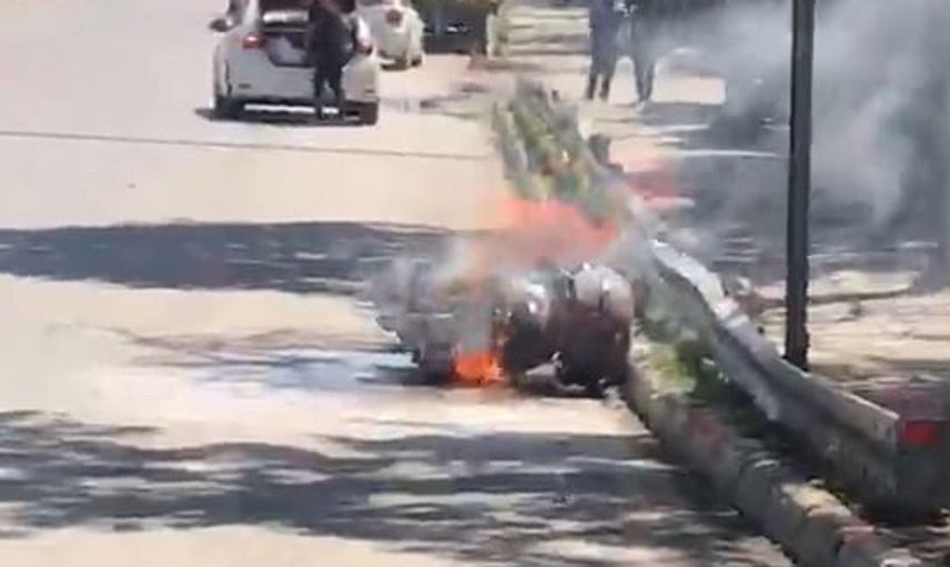 Muş’ta aniden alev alan motosiklet, vatandaşların hızlı müdahalesiyle söndürüldü